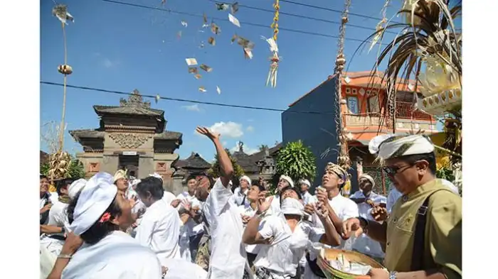 people with white clothes are celebrating mesuryak in bali