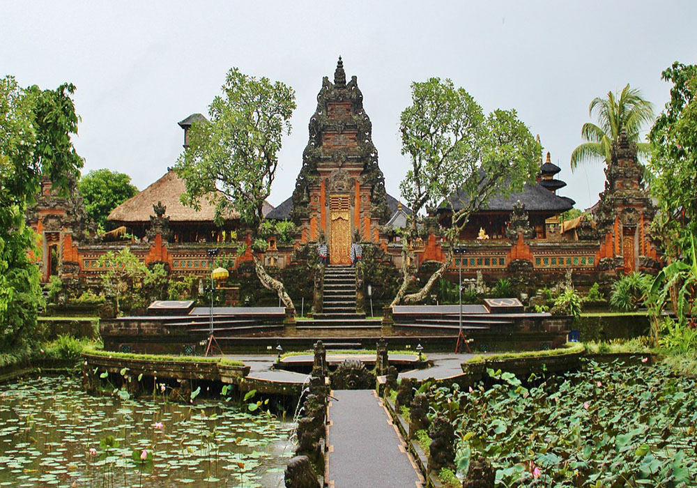 Puri Ubud lake view