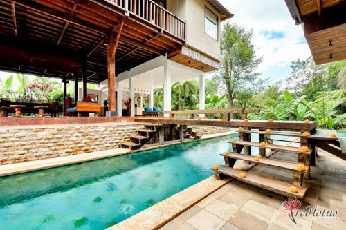 Villa Atas Awan is a cozy and quiet place amid flourishing gardens and fields.