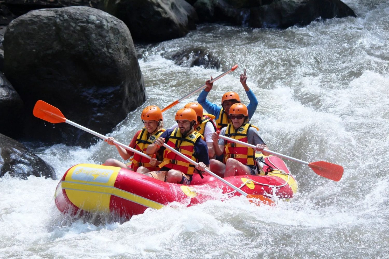 Serunya bermain arung jeram di Sungai Ayung