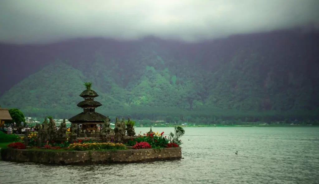 pura ulun danu bratan tempat instagramable di bali