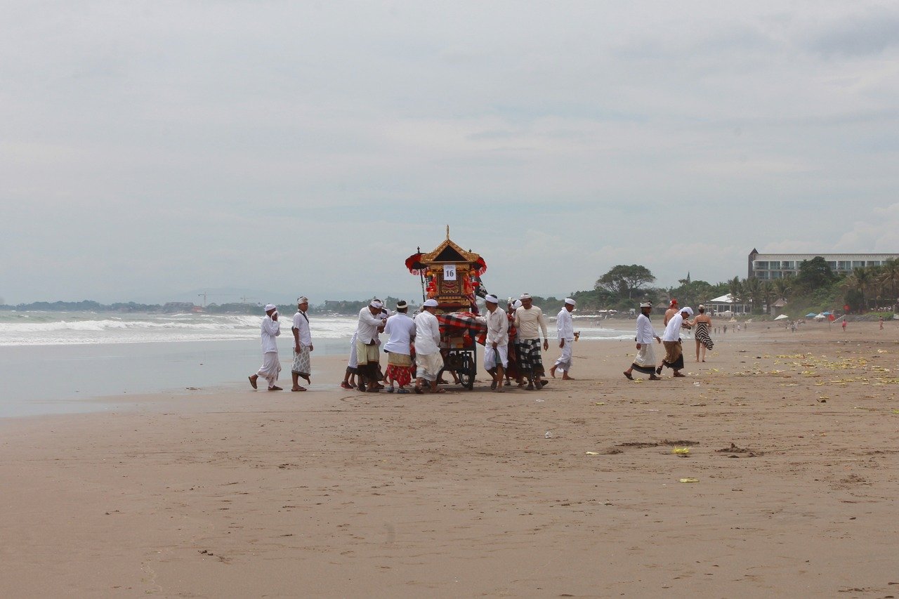Nyepi di Bali: Melasti