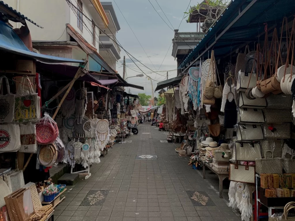 shopping at ubud art market
