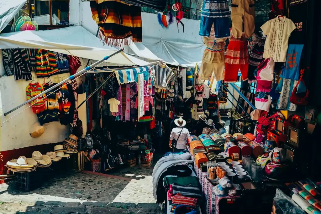 clothes shop in the sukawati art market and visiting tourist
