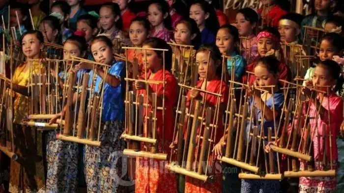 kids are performance with bamboo angklung