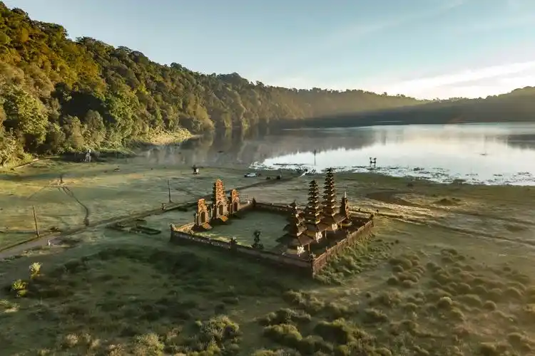 lakes in bali: tamblingan