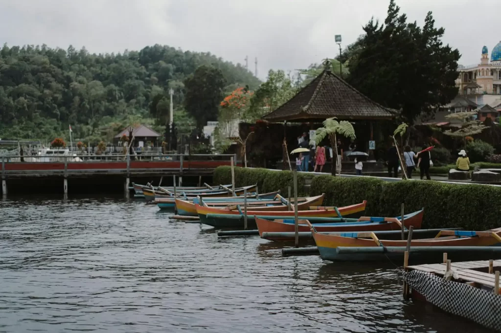 lake beratan in bali