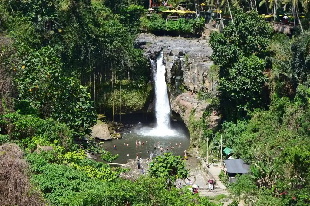 full guide to visit tegenungan waterfall in ubud