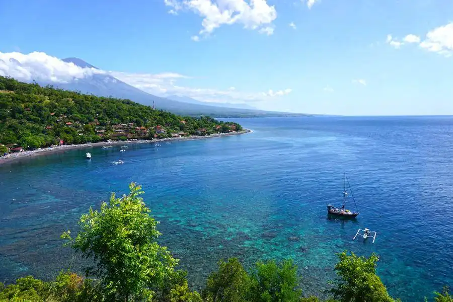 best beach view at jemeluk bay bali