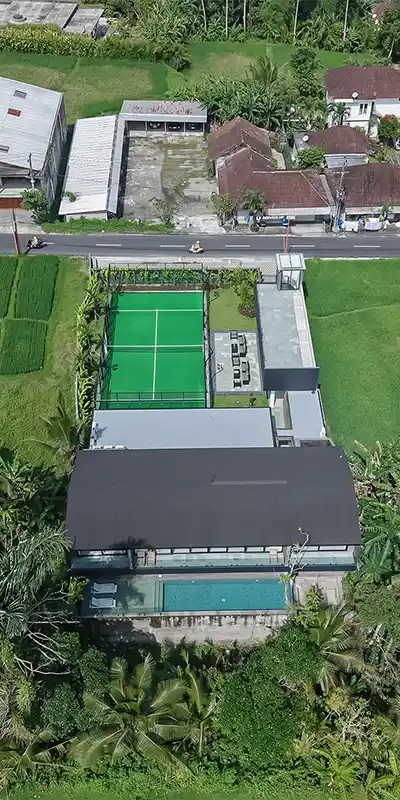 stay in basic house and include to play padel in bali