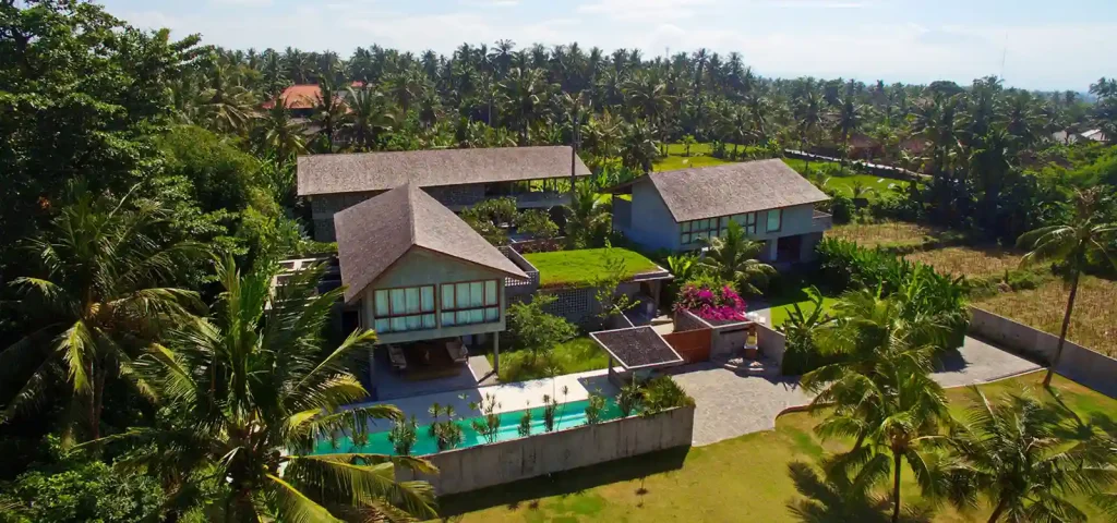 overview of villa casabama in saba beach bali
